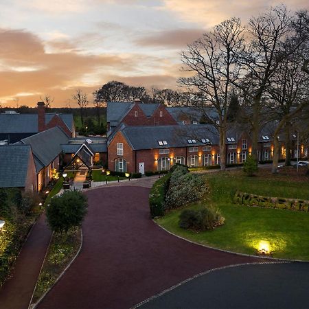 Delta Hotels By Marriott Worsley Park Country Club Esterno foto